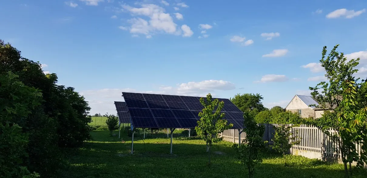 Fotowoltaika 9 kWp, Jędrzejów, konstrukcja gruntowa. Realizacja Grupa PV